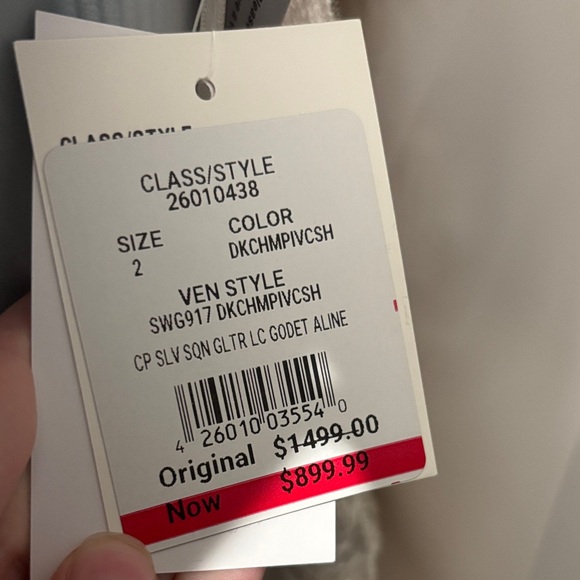 David's Bridal Lace Wedding Dress in Cream - Picture 2 of 2